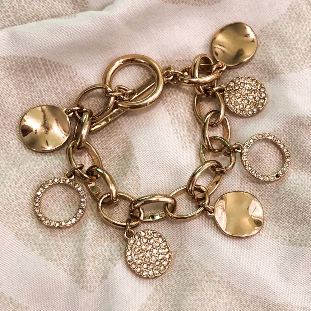 💎💎 NWOT Liz Claiborne Gold Charm Bracelet 💎💎